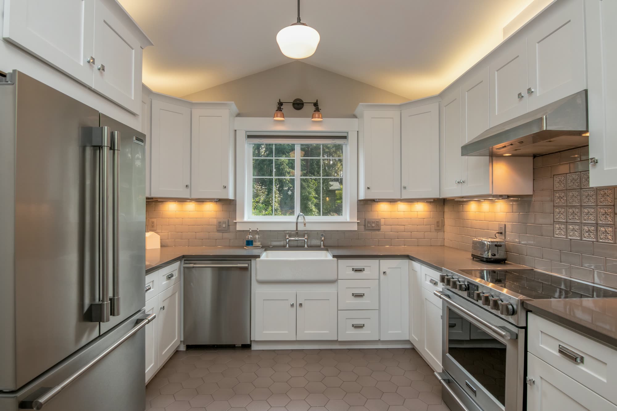 Bright contemporary kitchen install
